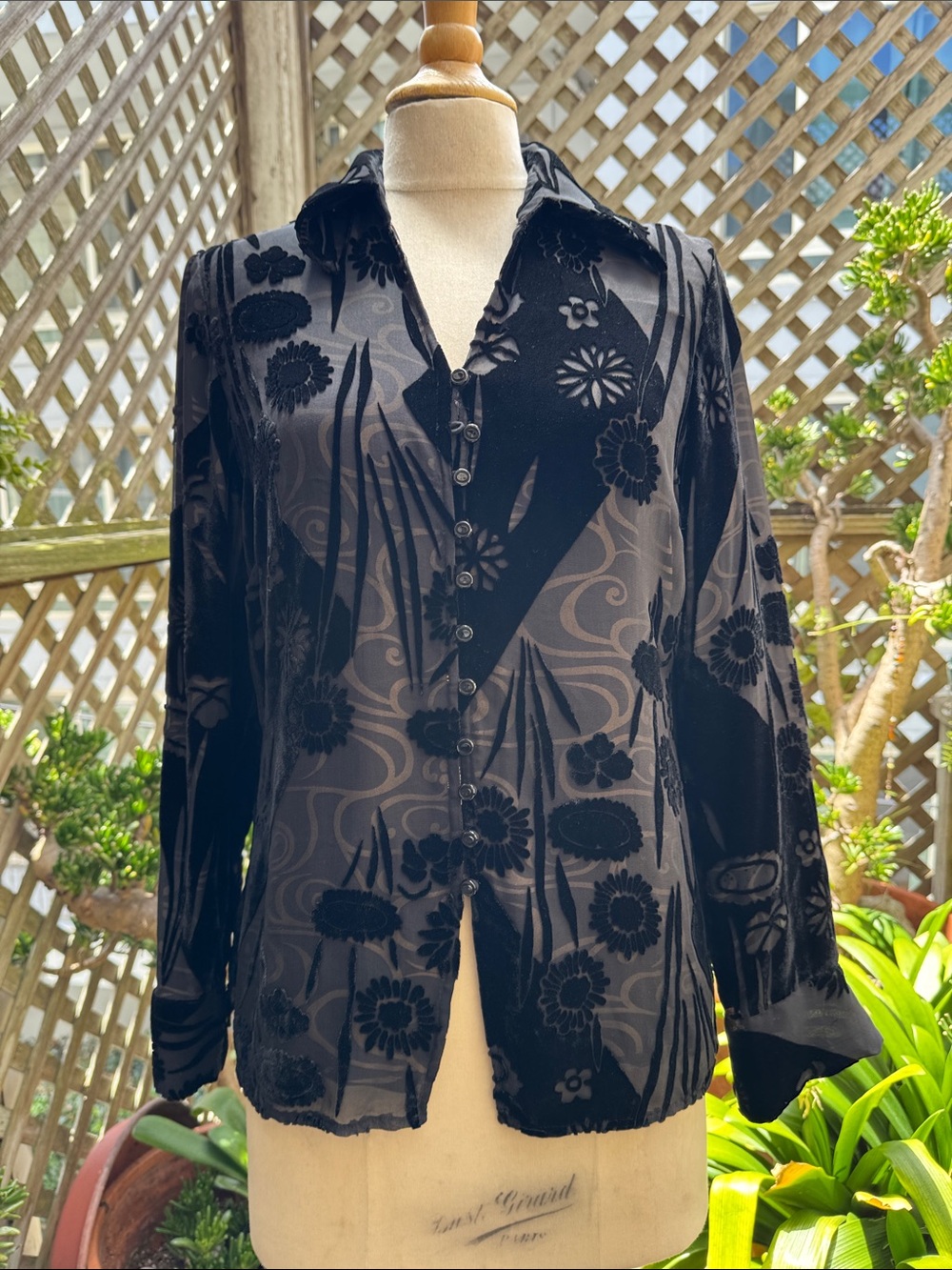 Jones NY Black Velvet Burnout Button-Up Blouse. Silk blend.  Size 8P. EUC